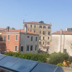 https://snc1018-modern-boutique-apartment-venice.hotelslidodijesolo.com