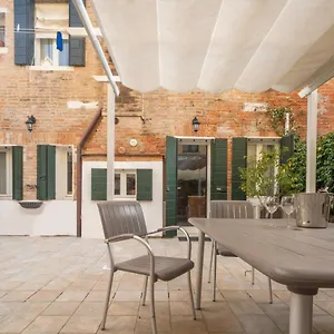 https://luxury-garden-mansion-rr.hotelslidodijesolo.com