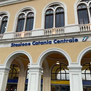 https://casa-proserpina-catania.taorminaitalyhotels.com