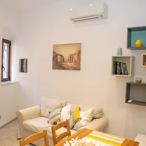 https://la-casetta-di-otto.taorminaitalyhotels.com
