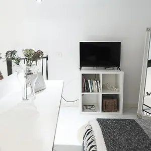 Apartment Comecasa Grazioso Loft In Crocetta Near Mangiagalli, Milan