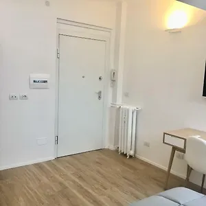 Apartment Corso Venezia, Milan